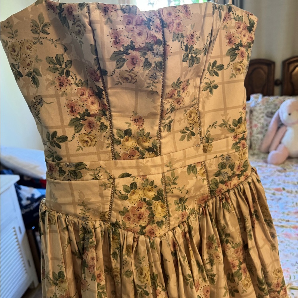 House of CB Ysabella cream floral midi dress size Medium. Like new. - Picture 9 of 9